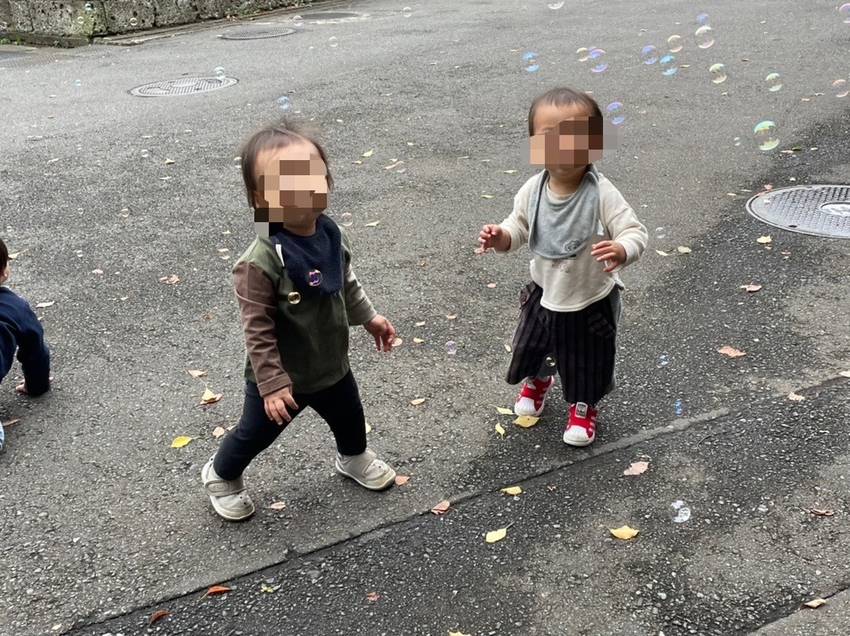 大好きなシャボン玉を追いかけま...