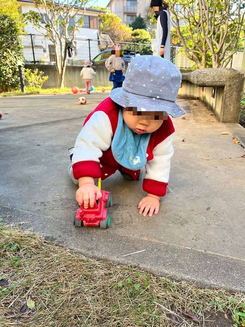 ブーブーブー車を走らせるのも ...
