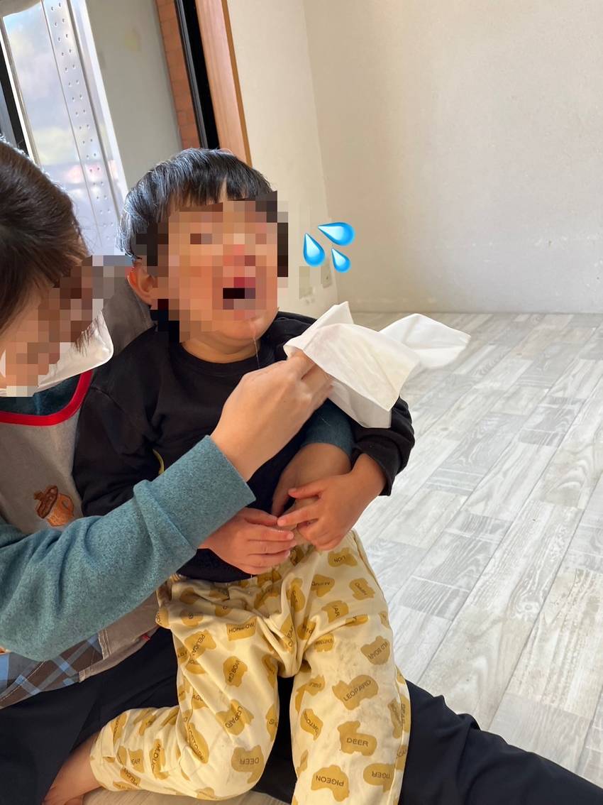 泣いたら鼻水が〜💦 拭いて〜💦...