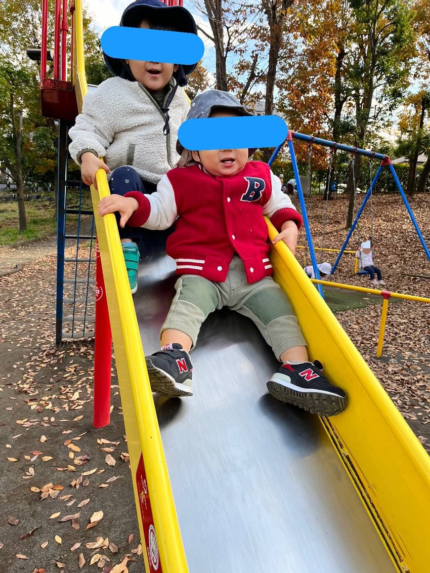 公園では連結してすべり台!楽し...