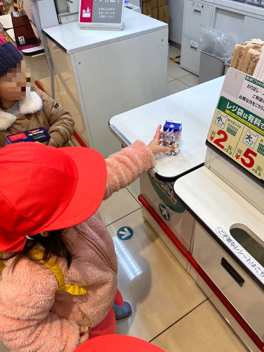 クッキーの材料を買いに!(2歳...