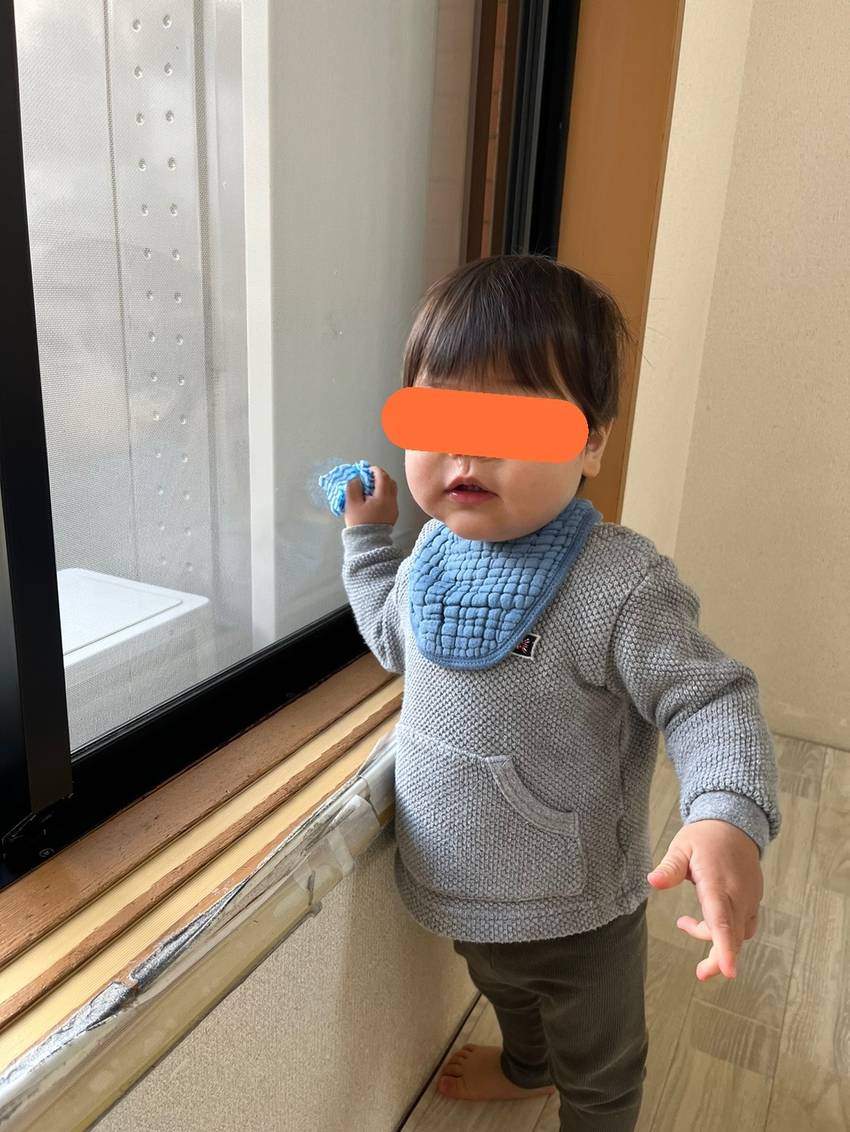 僕も真似っこ!ふきふき