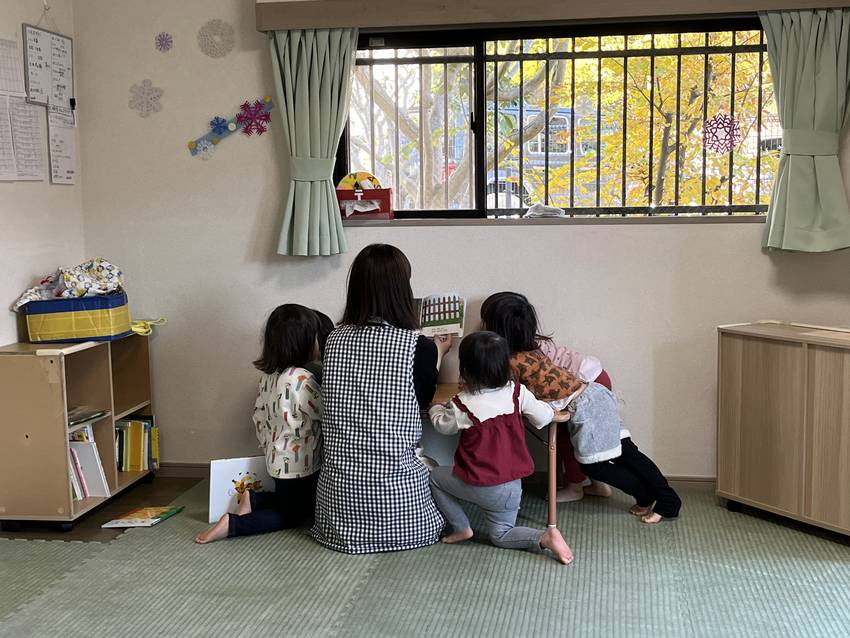 寝る前にみんなで本を読もう📖