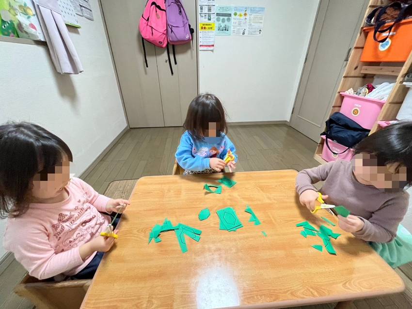 お姉さんチームは得意のハサミ✂...