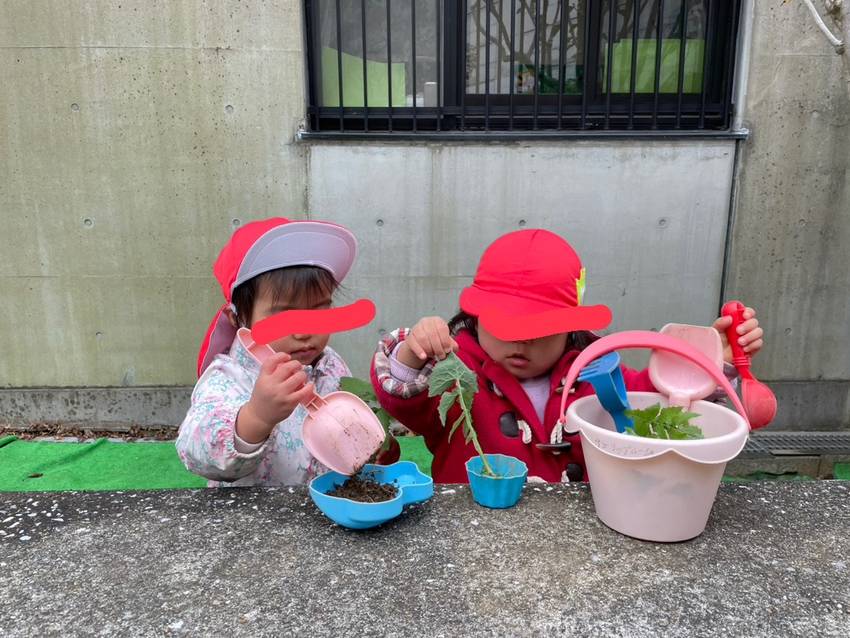 友達と一緒に料理するのに夢中🥰...