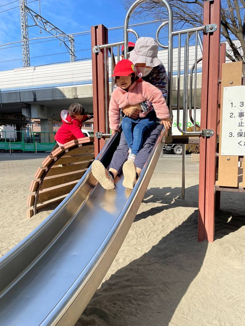 公園に着いてすぐに 「滑り台や...