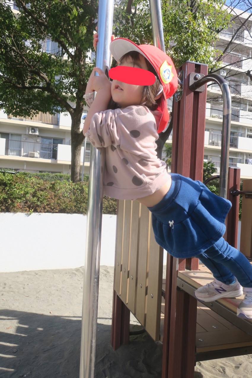 初めてはん登棒に挑戦! 保育者...