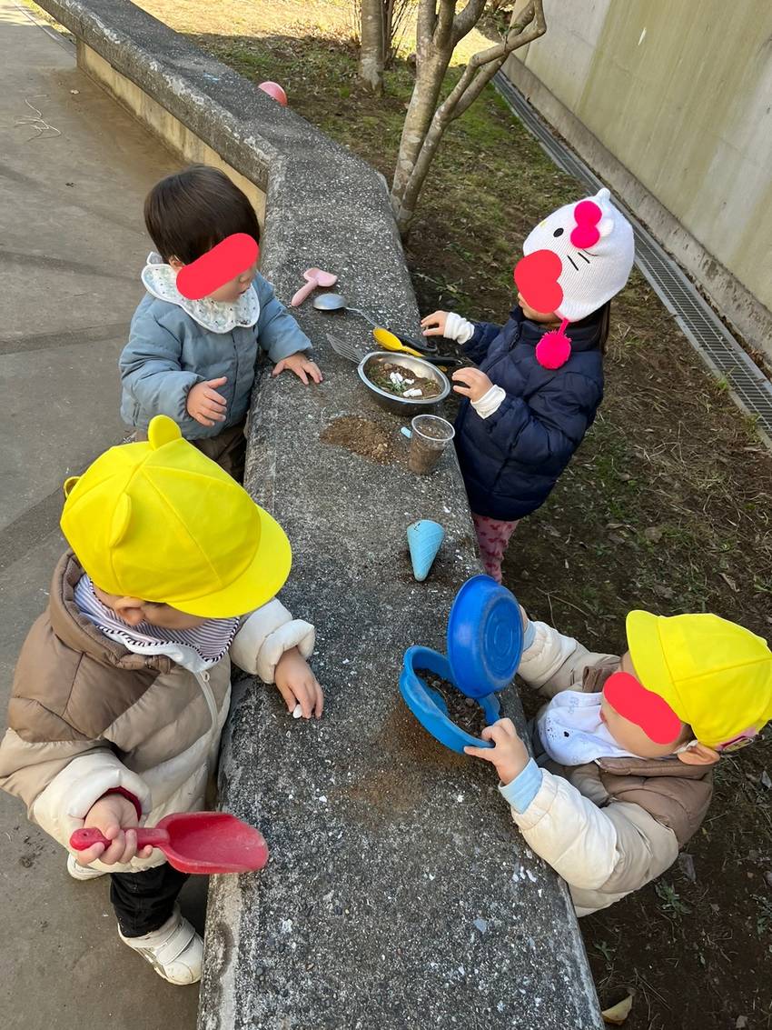 お庭に残って遊ぶ4人 「いらっ...