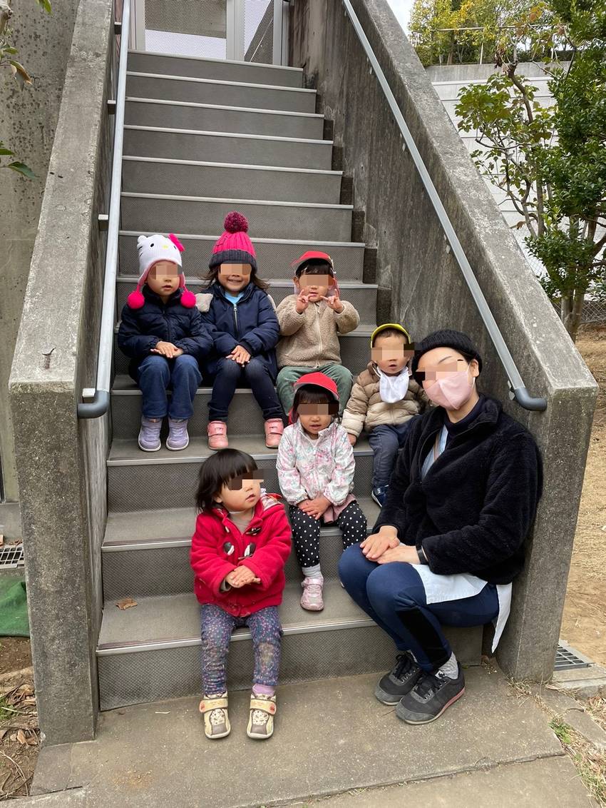 記念撮影ごっこ📸 保育者の真似...