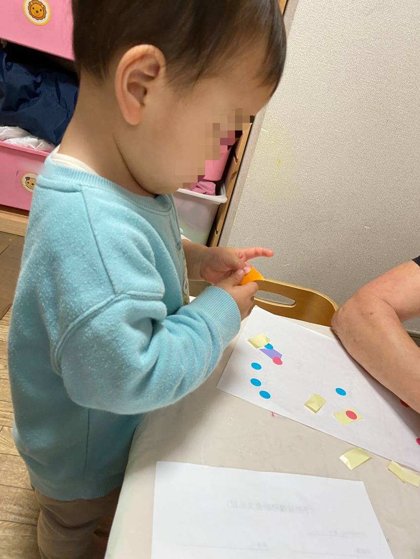 椅子も用意しましたが、 立って...