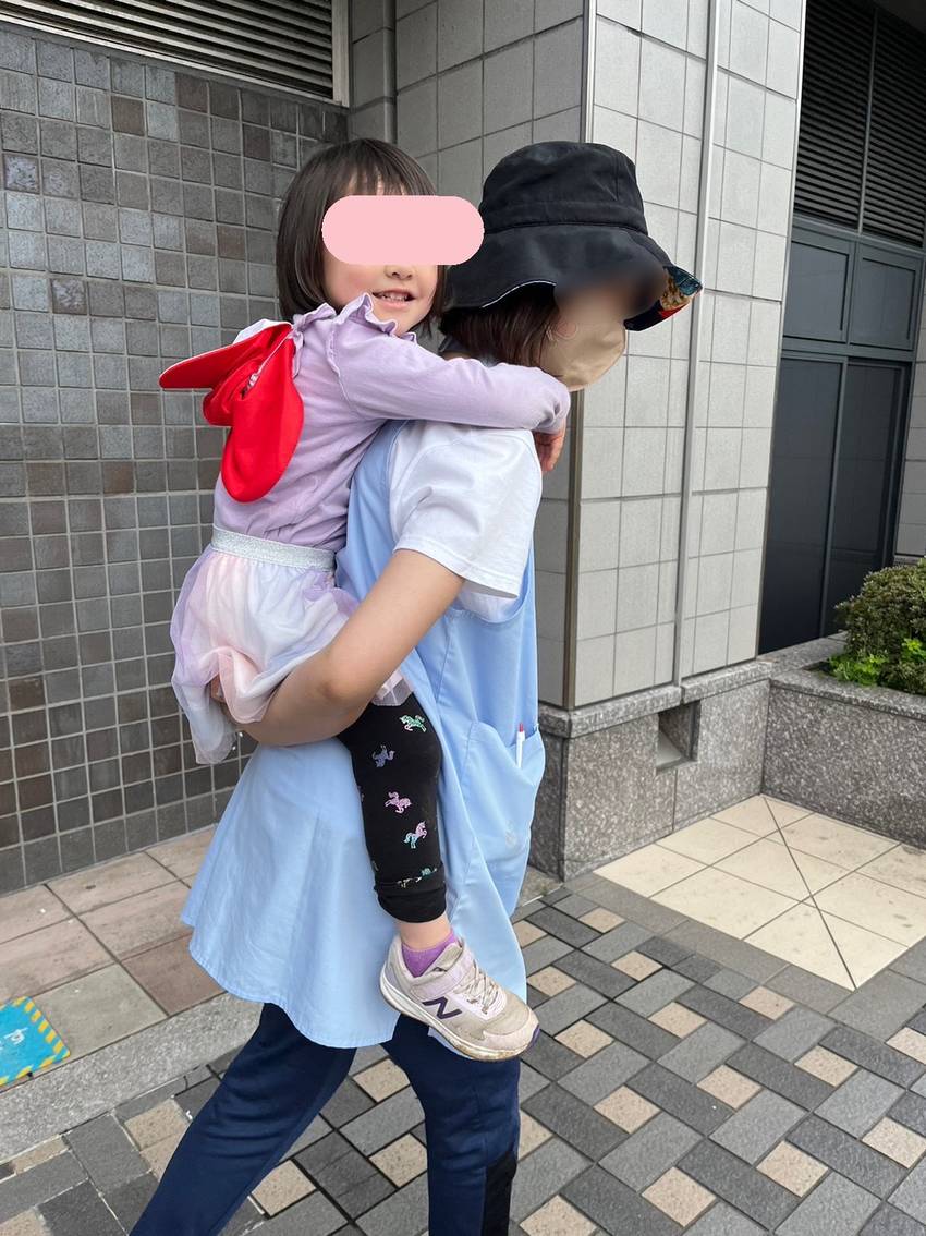 先生は背が高いから、いつもと景...