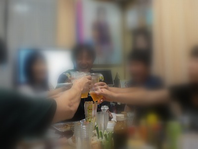 乾杯！ビール片手にアッアッアッ