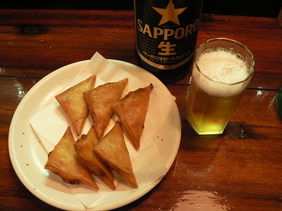 サモサはビールのつまみのホーム...