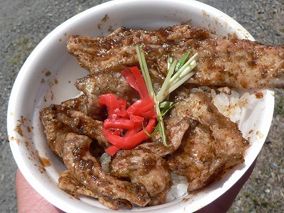 寄居町の新名物エキナセア入り豚...