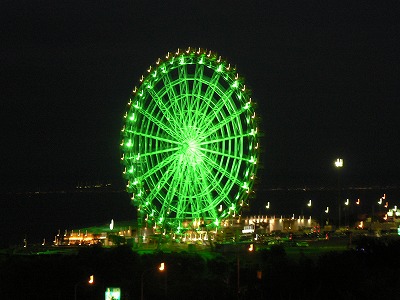 緑色にライトアップ☆明石大橋大...