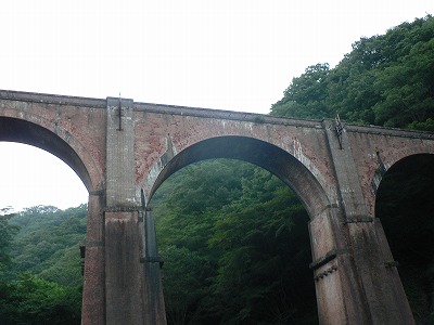 碓氷第三橋梁は通称めがね橋