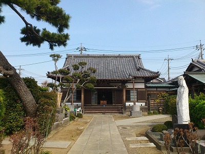 お彼岸には墓参りを