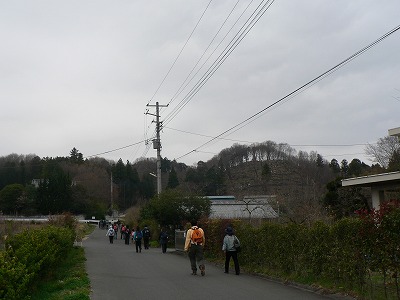 最後尾を独走するはだしの散歩道