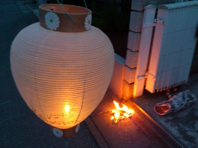 お盆で送り火☆牛に乗ってのその...