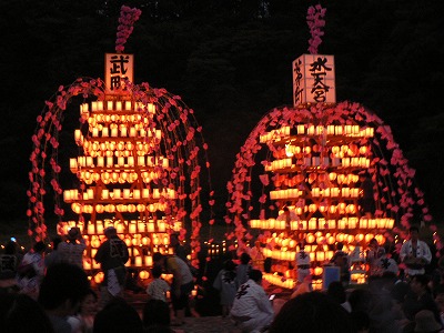 花火のキラキラと舟山車のぼんぼ...