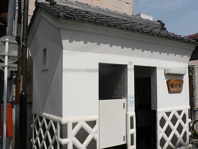 松本の公衆便所は蔵造り
