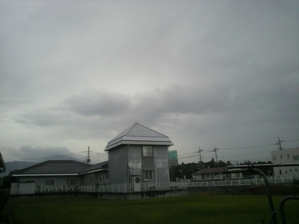 雨の朝。