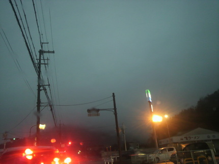 夕刻も雨