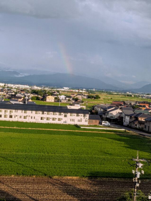 雨があがり虹がでています