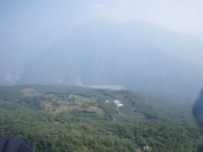 三地山（1050m)山頂をトッ...