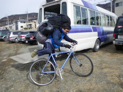 自転車で「ご出勤」の??shi...
