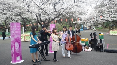 上野公園動物園入り口そばでイベ...