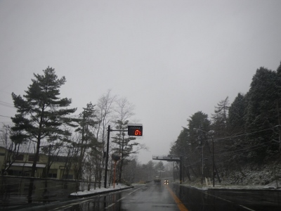 草津温泉の道の駅前にある温度表...