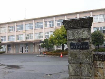 僕の高校母校の門柱。昔と変わり...