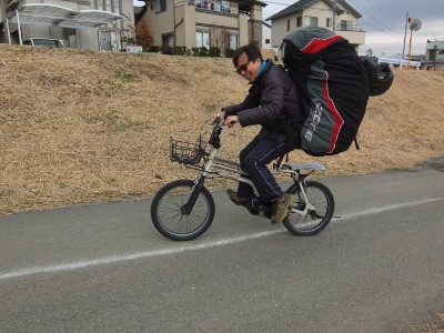その僕らの遊び場に、自転車で「...
