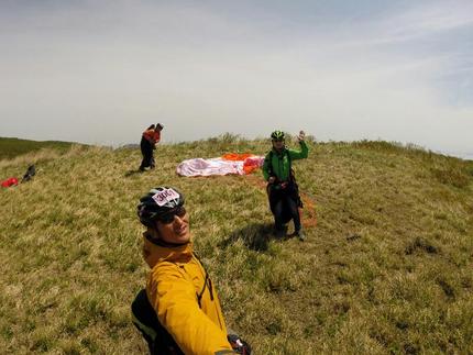 ドンデン山の草原からテイクオフ...