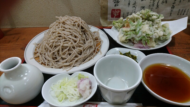 やっと来られた、この蕎麦屋。場...