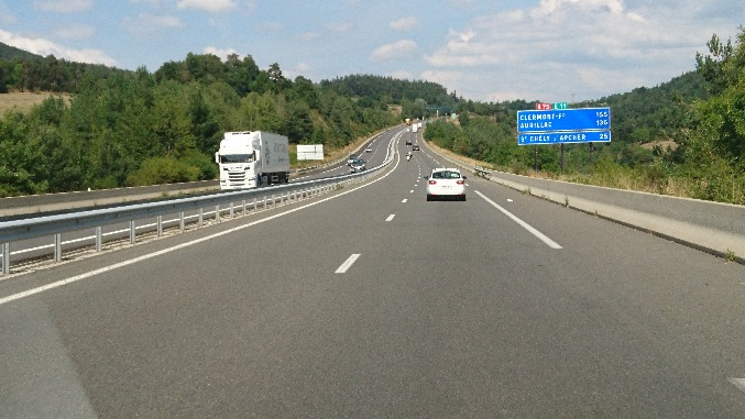 所々、高速道路。130kmが制...