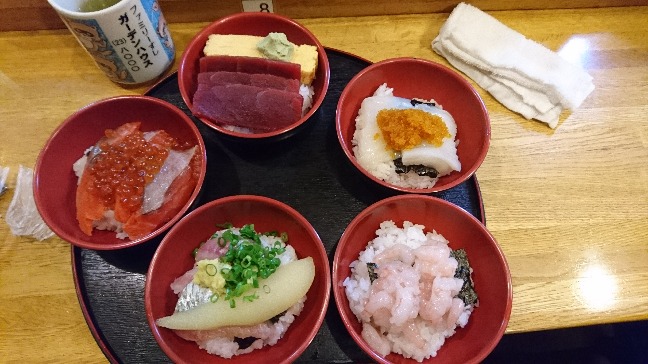ネットで探し当てた食堂はここ。...