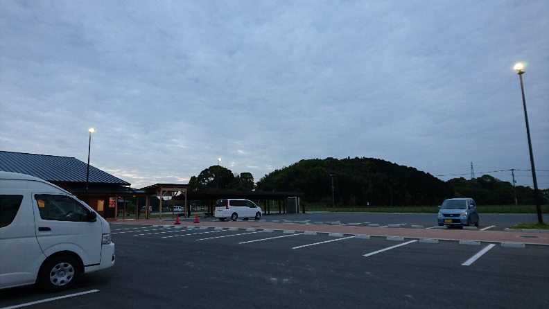 朝を迎えたのは、秋月の夕食場所...