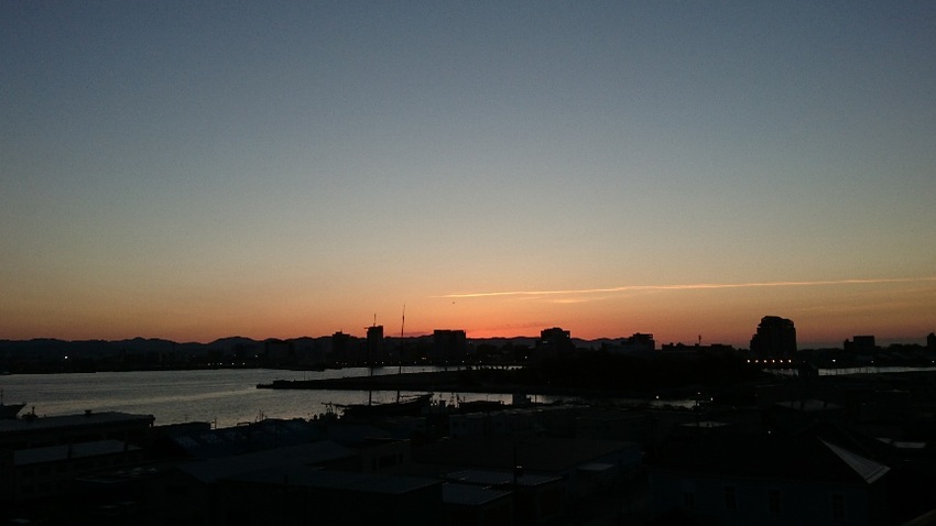 05:29　函館山中腹からの東...