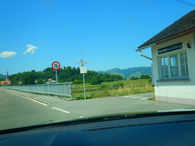 高速道路走行でドイツからオース...