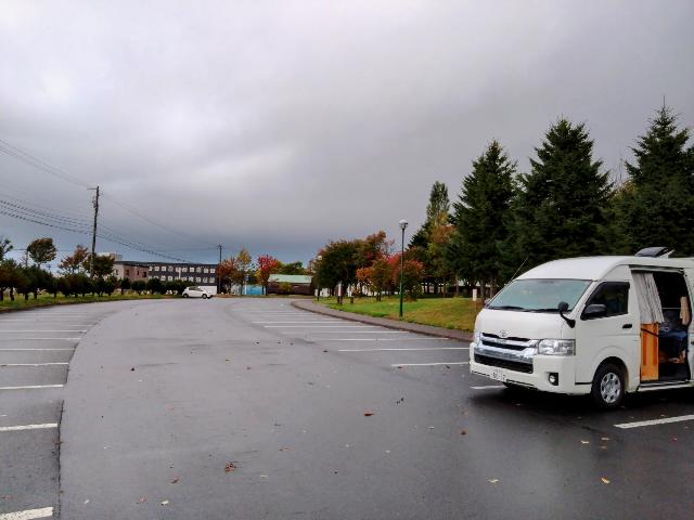 羊蹄山方面は重い雲。雨が降った...