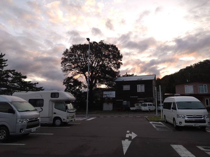 晴れてくるはず。三人の車。皆さ...