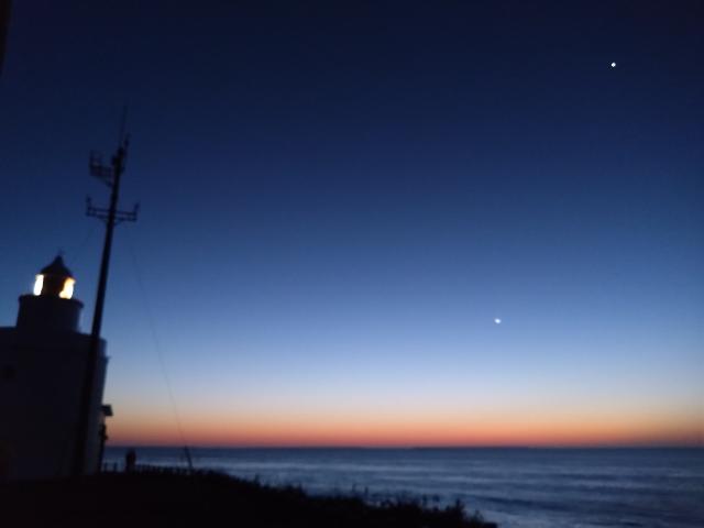 04:47。まだ来ない、太陽。...