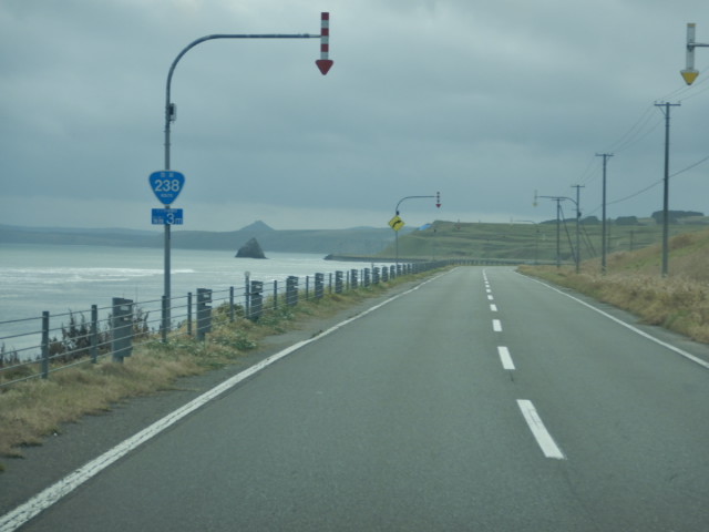 宗谷岬を回れば、そこから海はオ...