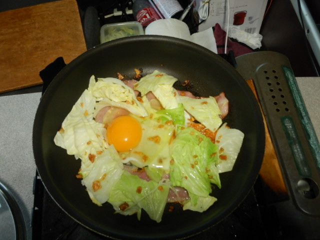 いつもの朝ご飯は、フライパンに...