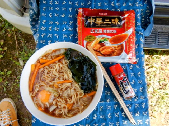 昼食はこれ。しかし袋に賞味期限...
