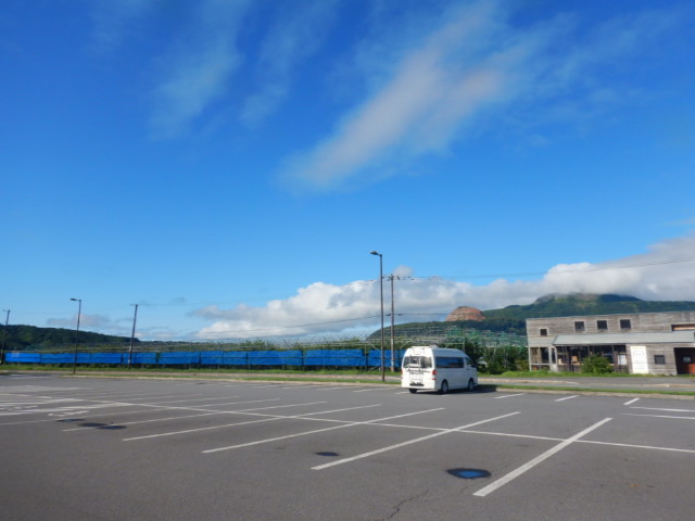 朝起きたら、お〜！いい青空だ。...