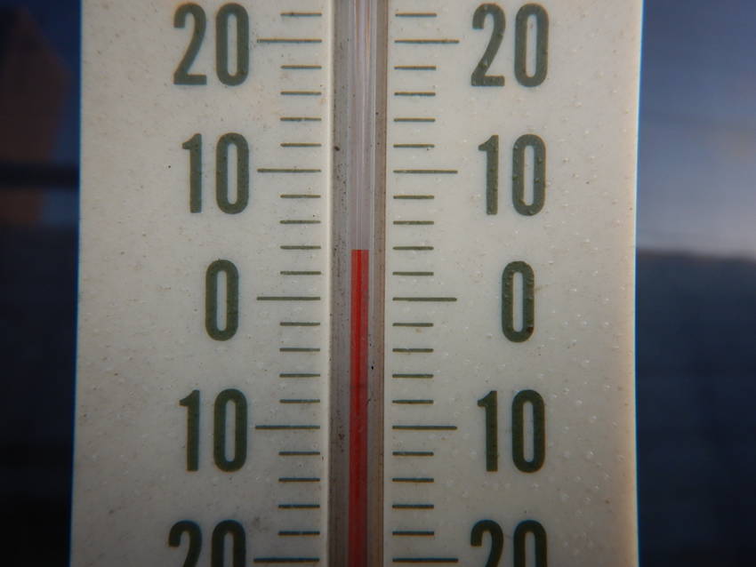 日の出前寒そう、いや寒い。4℃...