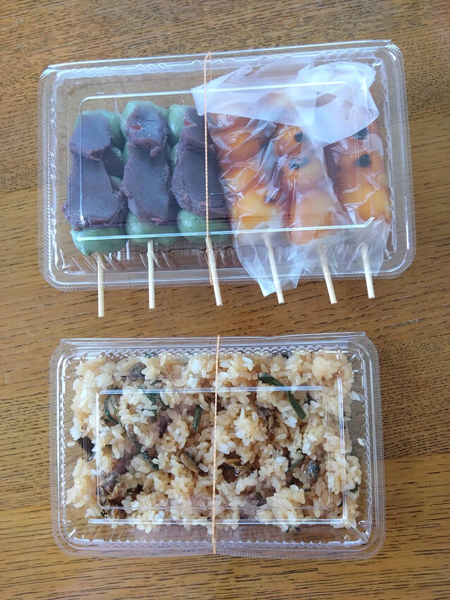 久しぶりに、山菜のおこわと団子...